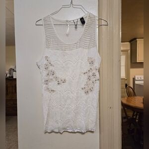 The Buckle BKE Boutique lace & rhinestones top size large in great condition